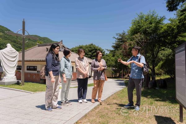 [크기변환]20240604 용인특례시의회 의원연구단체 용인, 역사종교문화여행의 시작 청년 김대건 길 답사(4).jpg