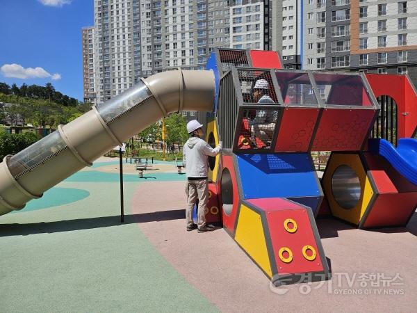 [크기변환](보도사진)어린이 놀이시설 210개소 특별 안전점검 실시.jpg