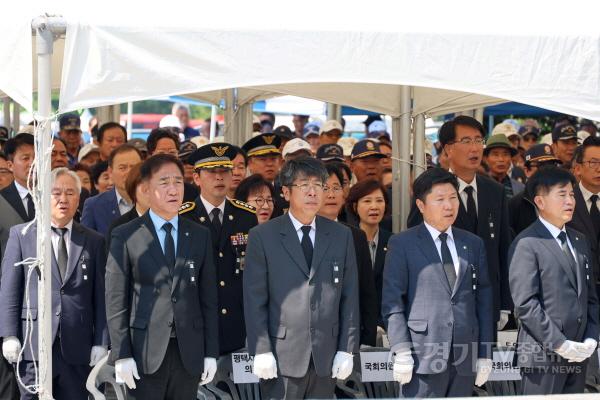 [크기변환]240606 평택(의회) 평택시의회, 제69회 현충일 추념식 참석 (1).jpg