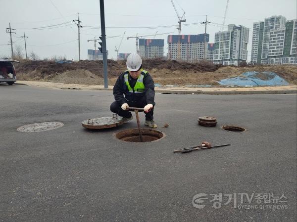 [크기변환]5. 상수도관 세척으로 밝고 깨끗한 수돗물 안정적인 공급 노력.jpg