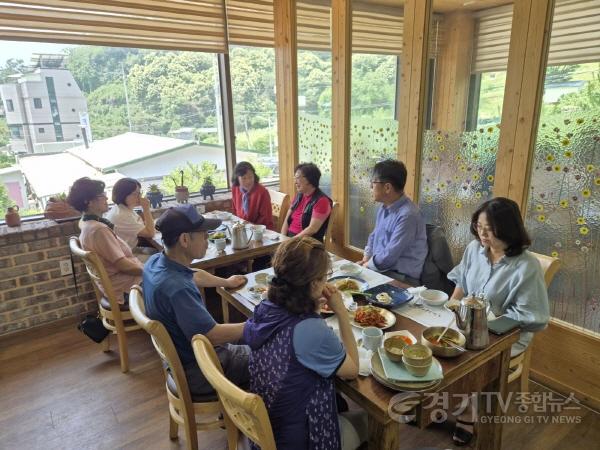 [크기변환]240611 평택(의회) 평택시의회 유승영 의장, 청소노동자와 오찬간담회 펼쳐 (1).jpeg