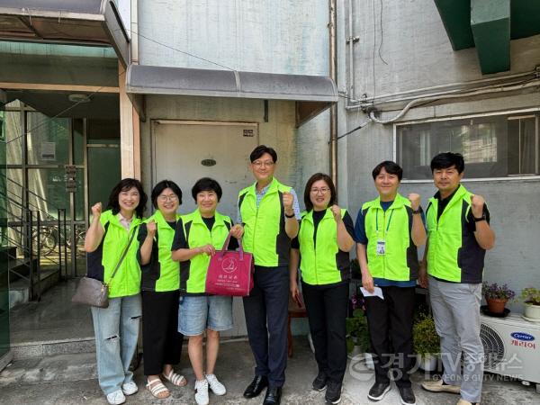 [크기변환]7-3. 수지구 풍덕천1동 지역사회보장협의체가 지역 내 저소득 15가구를 대상으로 '정성가득찬 밑반찬 지원사업을 진행한다.jpg