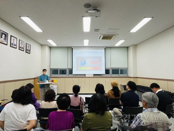 [크기변환]6_3. 기흥구 상하동이 지역 통장을 대상으로 심폐소생술 교육을 진행했다.jpg