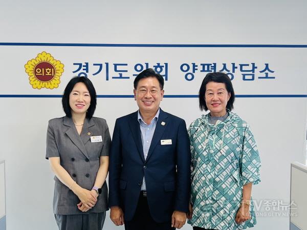 [크기변환]02 전진선 양평군수, 박명숙·이혜원 도의원 소통.jpg