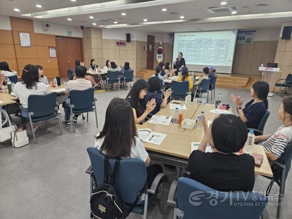 [크기변환]2. 용인특례시는 11일 시청 비전홀에서 ‘경력형성형 공공일자리’ 참여 근로자를 대상으로 ‘맞춤형 취업역량 강화 교육’을 했다.jpeg