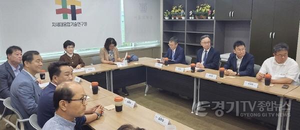 [크기변환]240730 김선희 의원, 반도체 인재 육성을 위한 특성화고 계약학과 입교식 참석 (2).jpg