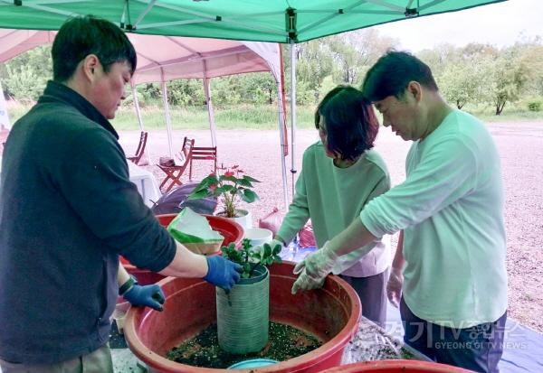 [크기변환]4. 용인특례시가 9월부터 공세동 시민농장에서 시민들에게 분갈이 서비스를 제공한다.jpg