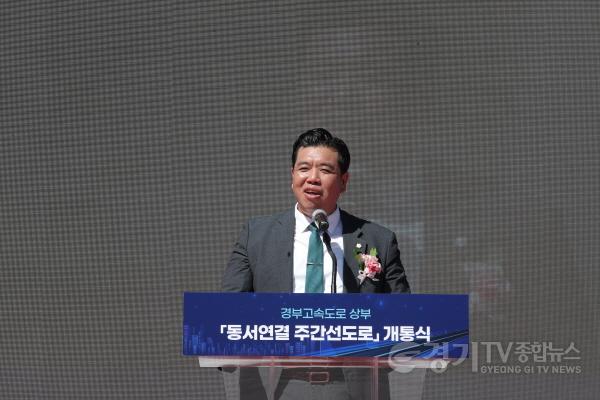 [크기변환]사진2) 축사하는 이계철 화성시의회 도시건설위원장.jpg