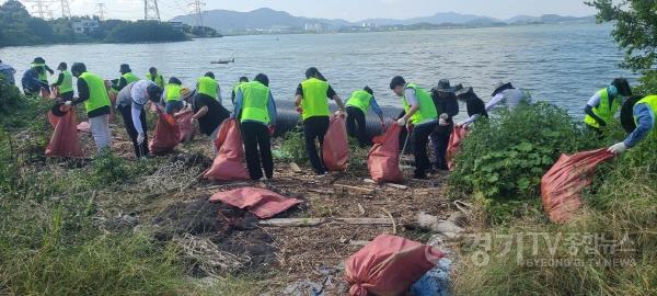 [크기변환]11-2 평택시 추석맞이 민관 합동 하천변 환경정화 활동.jpg