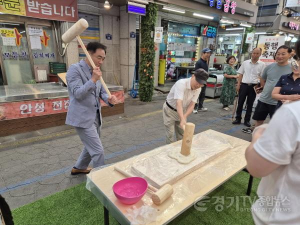 [크기변환]1-1 정장선 평택시장 추석 명절 맞아 전통시장 상인 격려.jpg