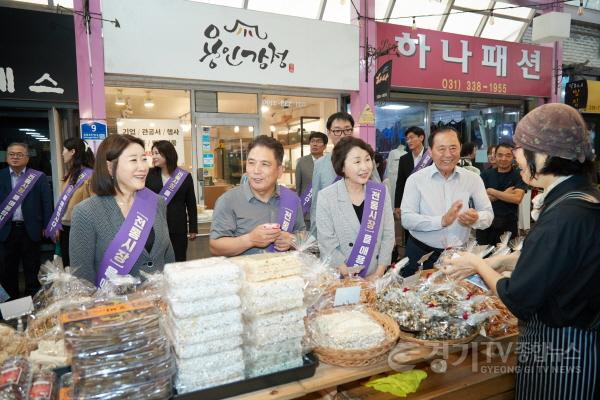 [크기변환]용인특례시의회, 추석맞이 전통시장 장보기 및 사회복지시설 물품 전달 (2).jpg