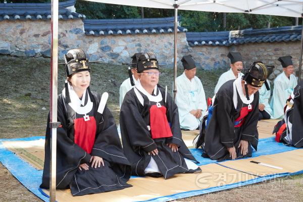 [크기변환]20240930 용인특례시의회 유진선 의장, 용인향교 석전대제 초헌관으로 참여(2).jpg