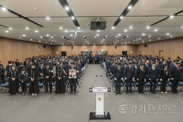 [크기변환]241003 고(故) 김판수 의원 경기도의회장 엄수...지역사회와 도민을 위해 헌신한 의정활동 기려 (2).jpeg