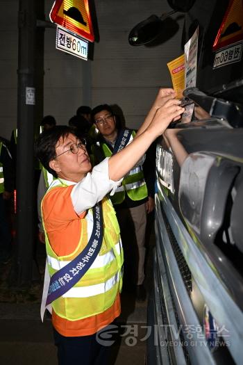 [크기변환]1.계도에도 대형 車 버젓이 불법주정차… 안산시“집중 지도단속”(2).jpg