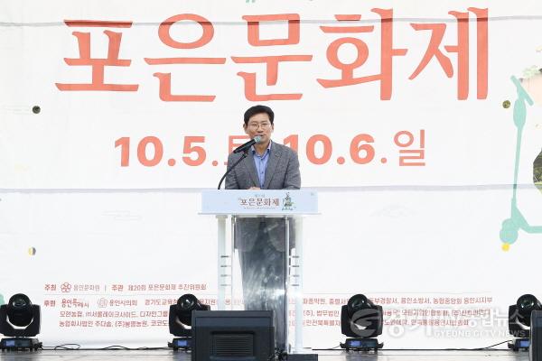 [크기변환]11-2. 이상일 용인특례시장이 5일 포은 정몽주 묘역에서 열린 제20회 포은문화제에서 축사를 하고 있다..jpg