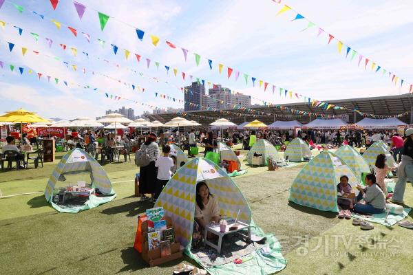 [크기변환]1-1. 용인특례시는 5일 시청 광장에서 제6회 용인 북페스티벌을 개최했다.jpg