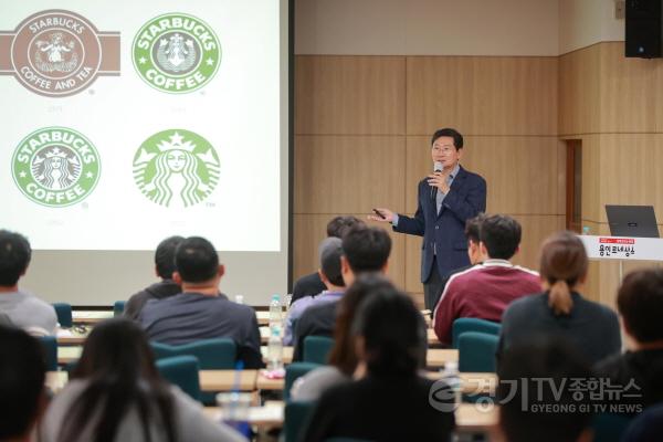 [크기변환]9-1. 이상일 용인특례시장이 7일 오후 시청 비전홀에서 청년농업인을 대상으로 특강을 진행했다..JPG