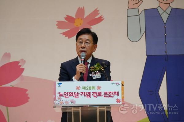 [크기변환]01 제28회 노인의 날 경로 큰잔치 (1).JPG