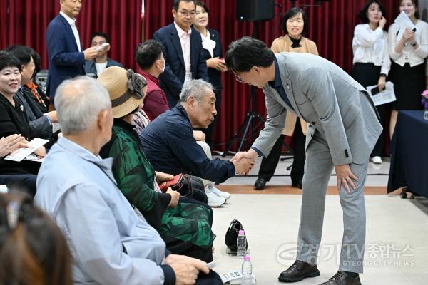 [크기변환]1.이민근 안산시장“예산 편성에 주민 의견 반영…”37일간의 대장정 마무리(3)(지난 7일 해양동 행정복지센터).jpeg