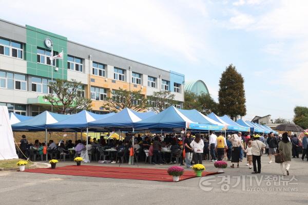 [크기변환]4-2. 10월 9일 처인구 원삼면 원삼초등학교 운동장에서 열린 원삼초 100주년 기념행사 모습.jpg