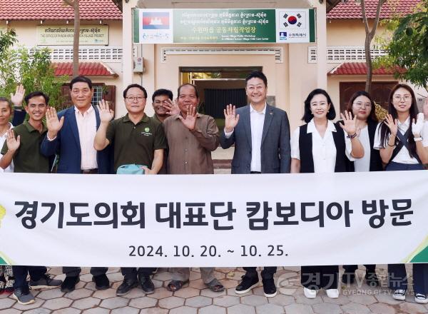 [크기변환]241024 정윤경 부의장, 의장단 캄보디아에 소방차 전달... 시엠립 주민들의 안전과 복지에 기여하길 희망3.jpg