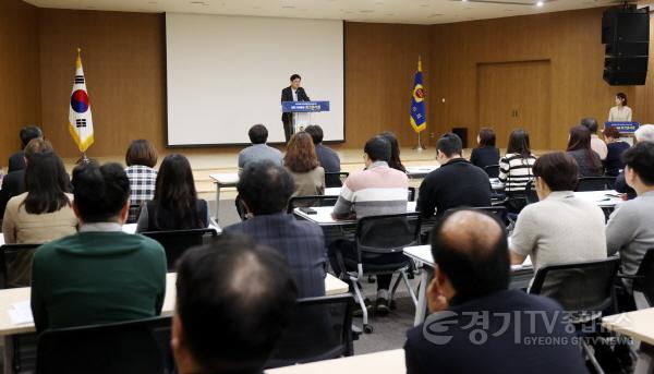 [크기변환]241030 경기도의회, ‘자치분권 및 균형발전의 날’ 기념 토크콘서트 개최 (1).jpg