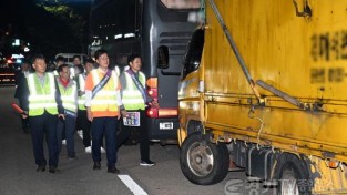 [크기변환]1.계도에도 대형 車 버젓이 불법주정차… 안산시“집중 지도단속”(3).jpg