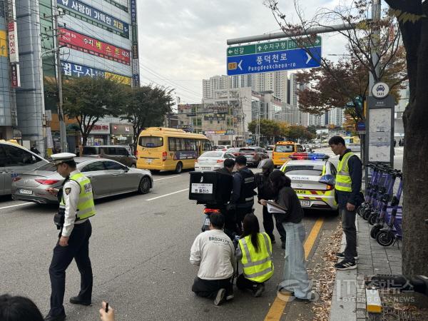 [크기변환]10. 용인특례시는 기흥구 신갈동 및 수지구 풍덕천동 일대 이륜차 불법행위 근절을 위한 합동 단속을 진행했다..jpeg