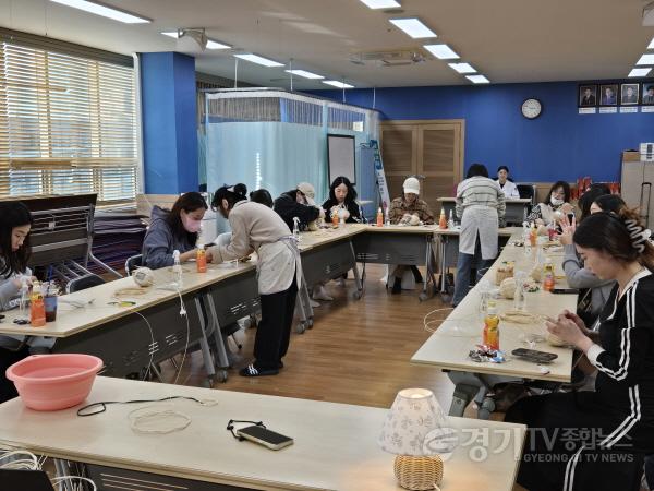 [크기변환]7-2 송탄보건소 임산부 수유등 만들기 태교 교실 진행.jpg