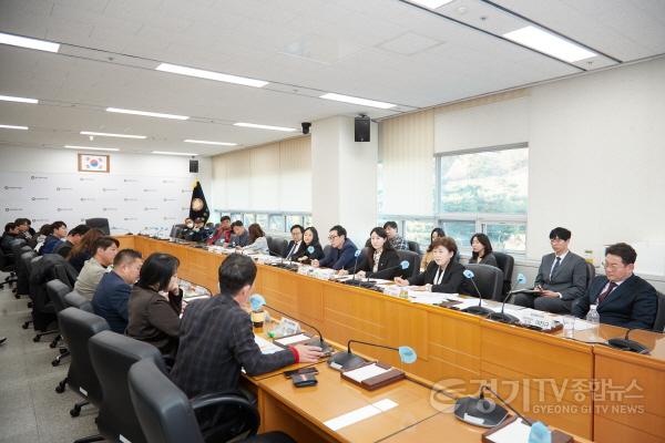 [크기변환]20241118 용인특례시의회, 의원과 함께하는 소상공인연합회 현안 토론회 개최(2).jpg