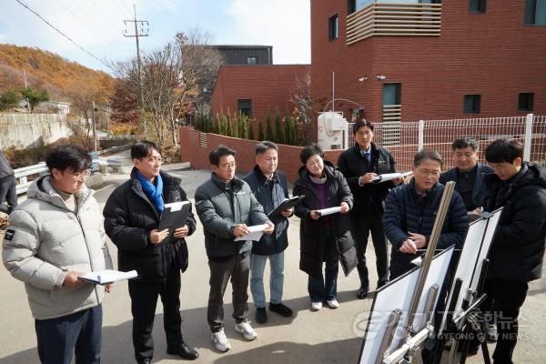 [크기변환]20241119 용인특례시의회 도시건설위원회, 행정사무감사 현지 확인(2)-성남시 석운동 자연휴양림 진출입로 현장.jpg