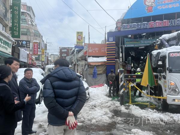 [크기변환][사진자료] 폭설로 인한 의왕시 도깨비시장 현장점검.jpg