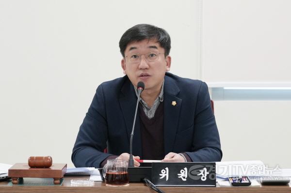 [크기변환][사진자료] 하남시의회 자치행정위원회 임희도 위원장 ‘2024년 행정사무감사’.(사진_하남시의회 제공).jpg