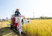 [경기도]  염태영 부지사, 토종자원 활성화 위한 ‘토종 벼 베기’ 시연  -경기티비종합뉴스-