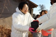 [경기티비종합뉴스] 김경희 이천시장, 한파 속‘연탄배달’봉사로 온기 전해