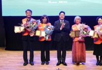 [경기티비종합뉴스] ‘2023 경기도자원봉사대회’…우수봉사자에 인증패 수여