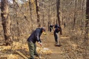 [경기티비종합뉴스] 용인특례시 이상일 시장, 성복동 맨발길 조성과 관련한 '시늉 행정' 질타…"야자매트 걷지 않고 흙만 뿌리다니 눈 가리고 아옹하는 건가”라며 재시공 지시