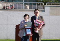 [경기티비종합뉴스] 박옥분 경기도의원,  동남대학교에서 운동장 인조잔디 시설 확충 준공식에서 감사패를 수여받아