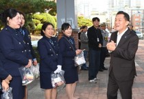 [경기티비종합뉴스]수원특례시 이재준 시장, 수원중부 녹색어머니회·경찰과 교통안전 캠페인